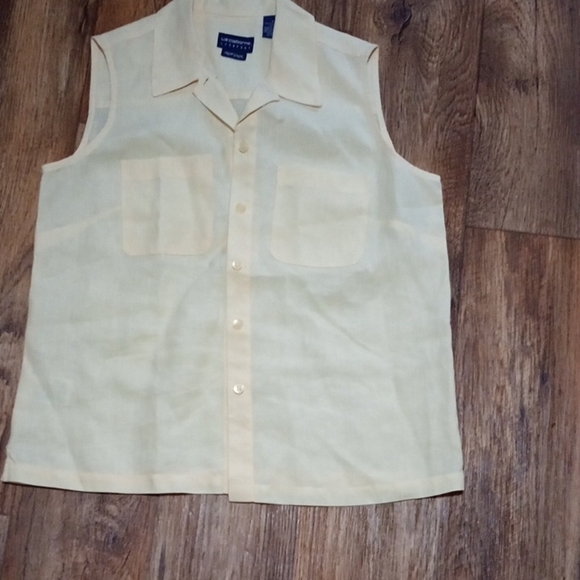 Liz Claiborne Cream Casual Button Down Shirt - Picture 2 of 4